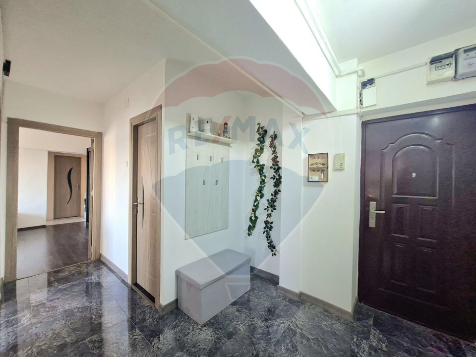 Apartament cu 3 camere de închiriat în zona Micalaca