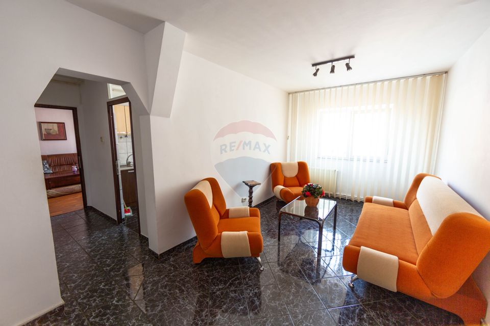 Spacious apartment for sale with 4 rooms, 2 bathrooms Răcădău