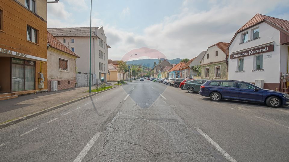 Comision 0 %! Pensiune cu 12 camere de vânzare, str. De Mijloc!