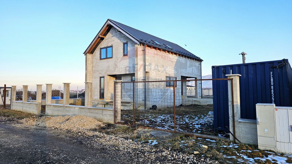 Comision 0% | Cristian | Finisaje La alegere | 3 băi | Teren 500 mp