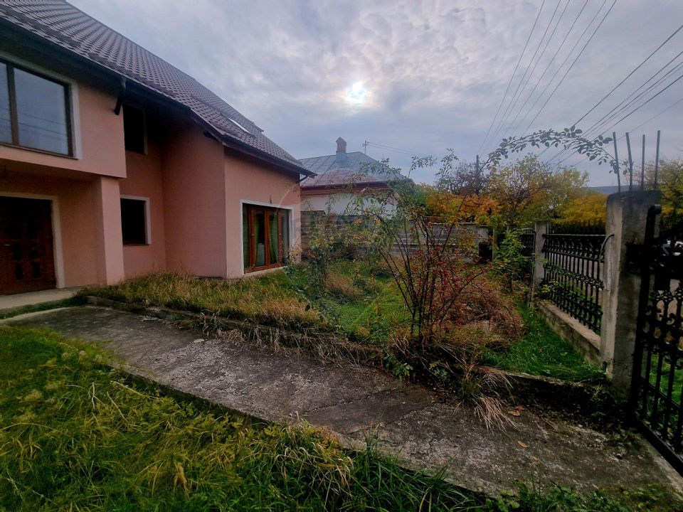 5 room House / Villa for sale, Darmanesti area