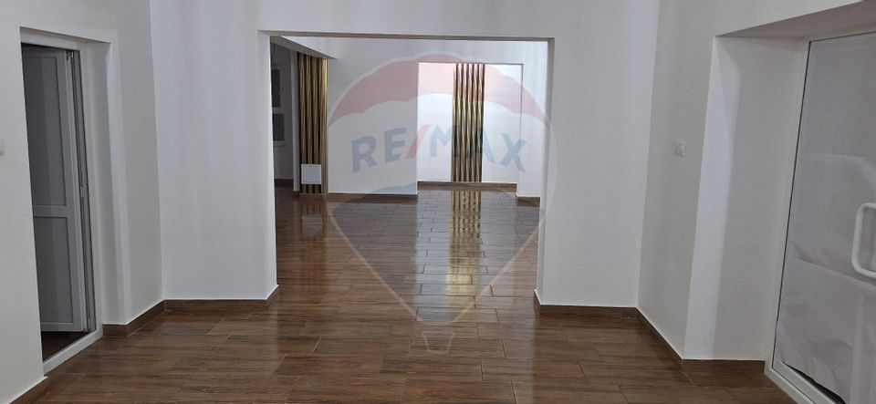 80sq.m Commercial Space for rent