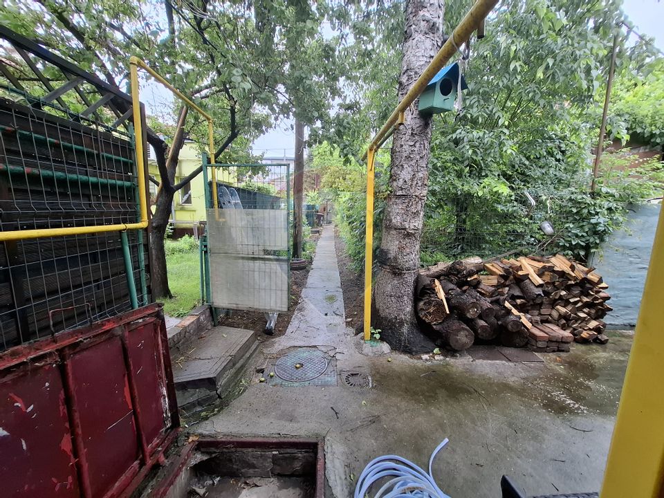 Vanzare casa 2 camere, partial renovata, Bd. Pieptanari