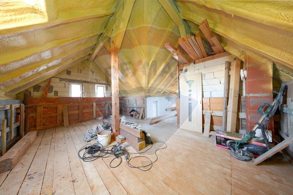 2 case cu curte proprie - locație centrala