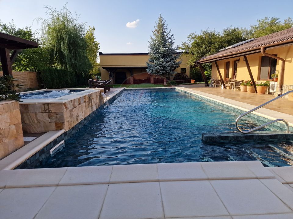 Oferta de sarbatori, discount 10% - Vilă cu parc, piscină și foișor