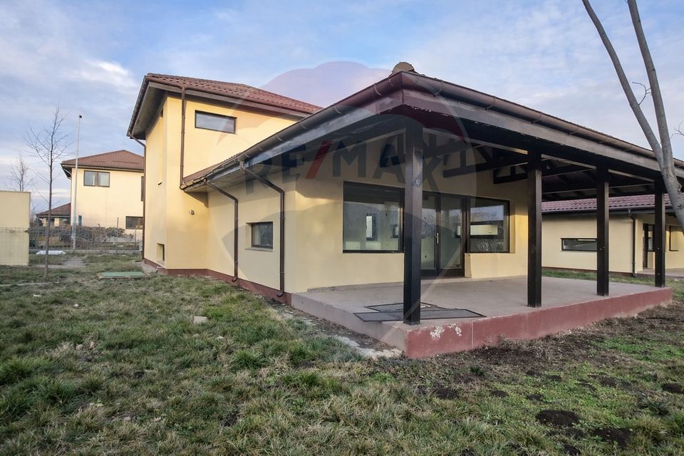 Vila 4 camere de vanzare Crevedia cartier privat 454mp teren