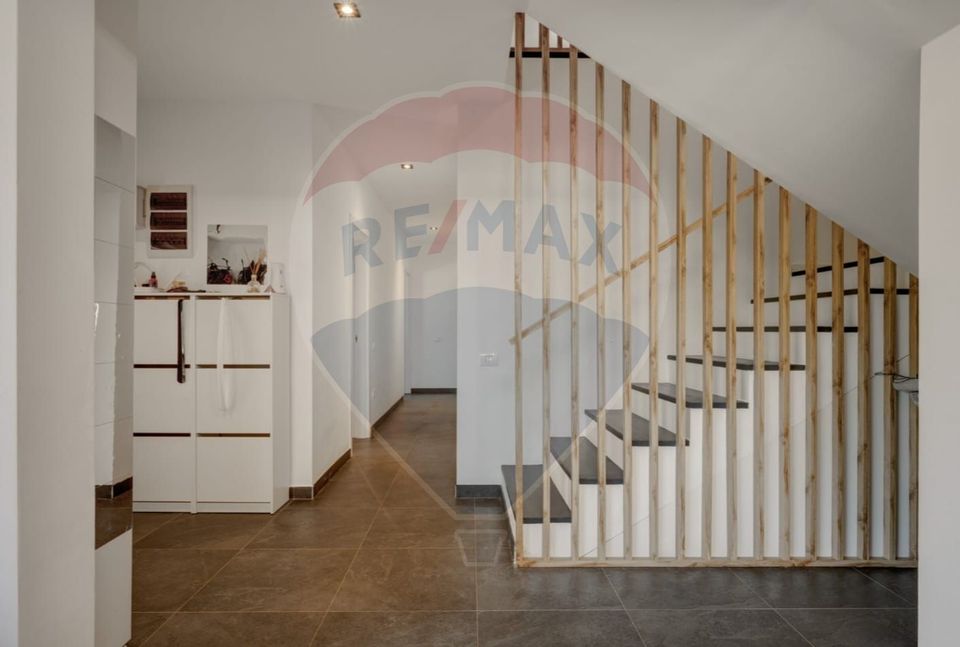 5 room House / Villa for sale