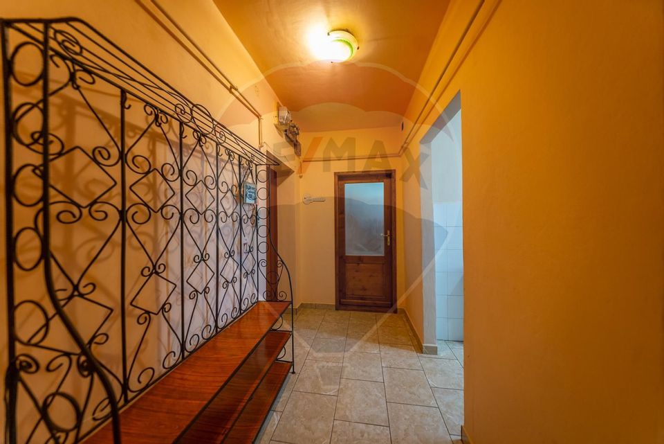 Apartament de vânzare 3 camere Chisineu Cris