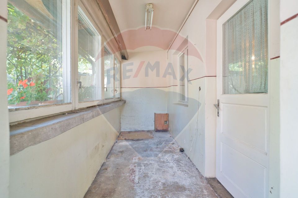 REZERVATA! Corp de casă de renovat, la intrarea pe strada De Mijloc