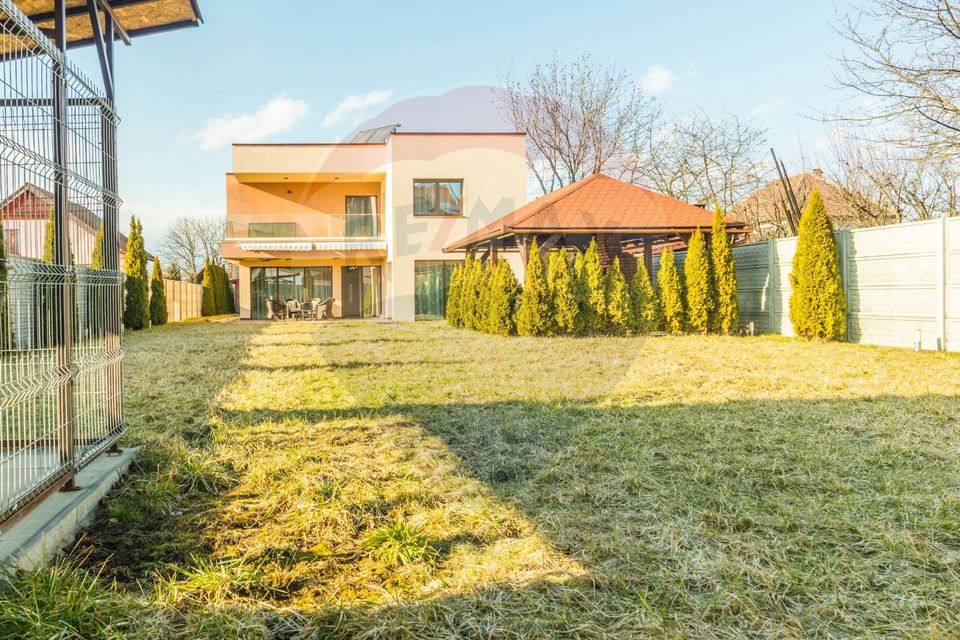 Vila in stil  mediterenean, lux,  în statiunea balneoclimaterica Covasna