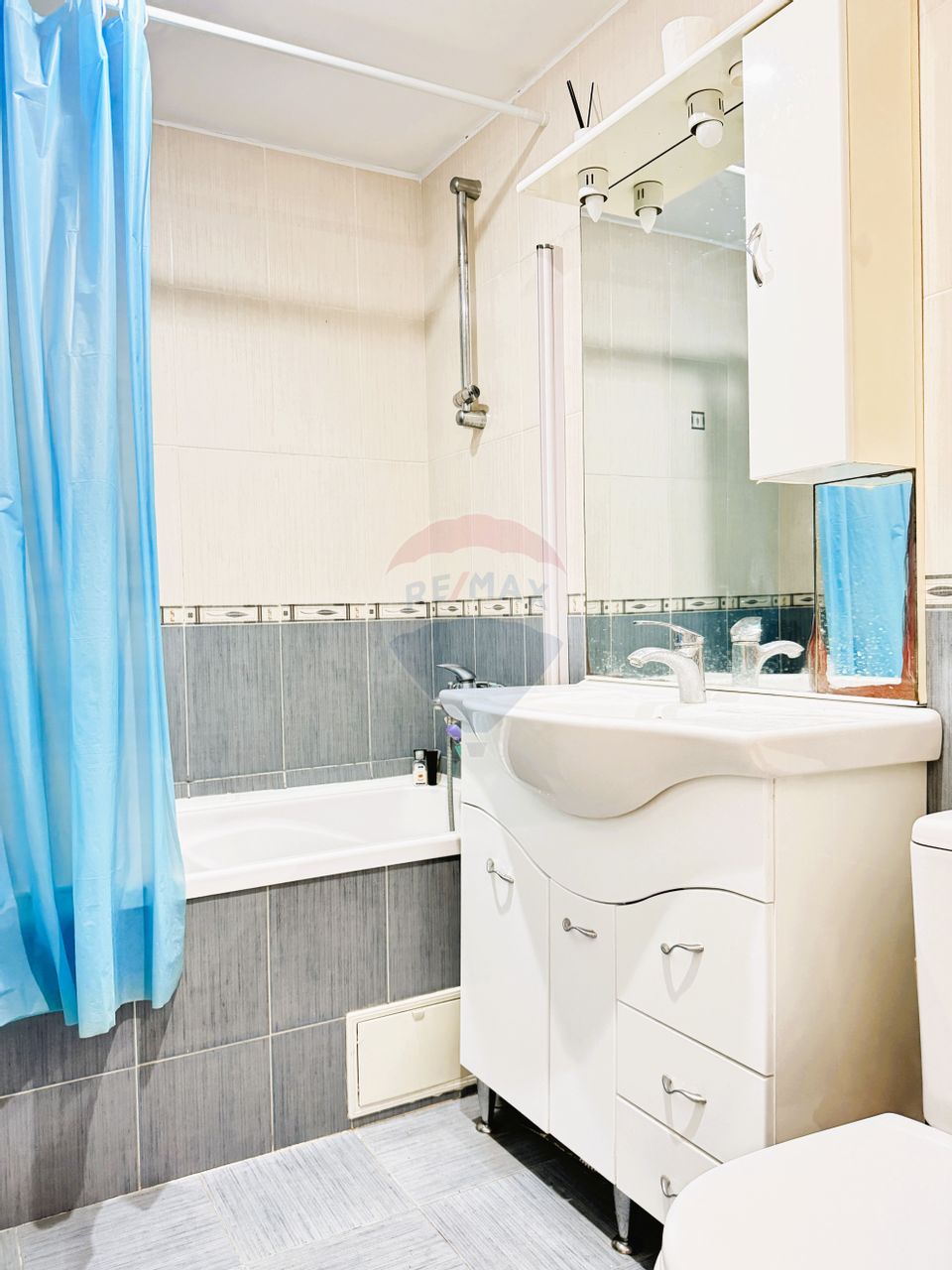 De Vanzare Apartament 4 camere - Ultra Central (orientare N-S)