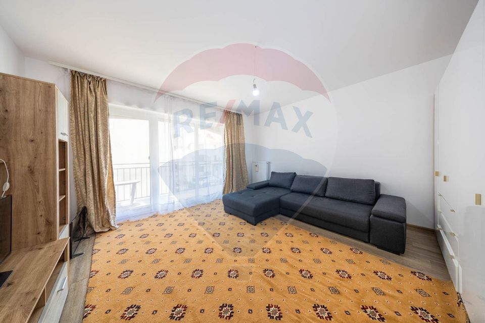 Apartament de vânzare cu două camere și balcon