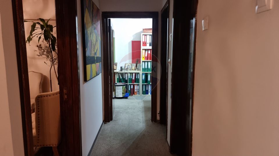 Apartament/Spatiu birouri cu 5 camere de inchiriat in zona Unirii