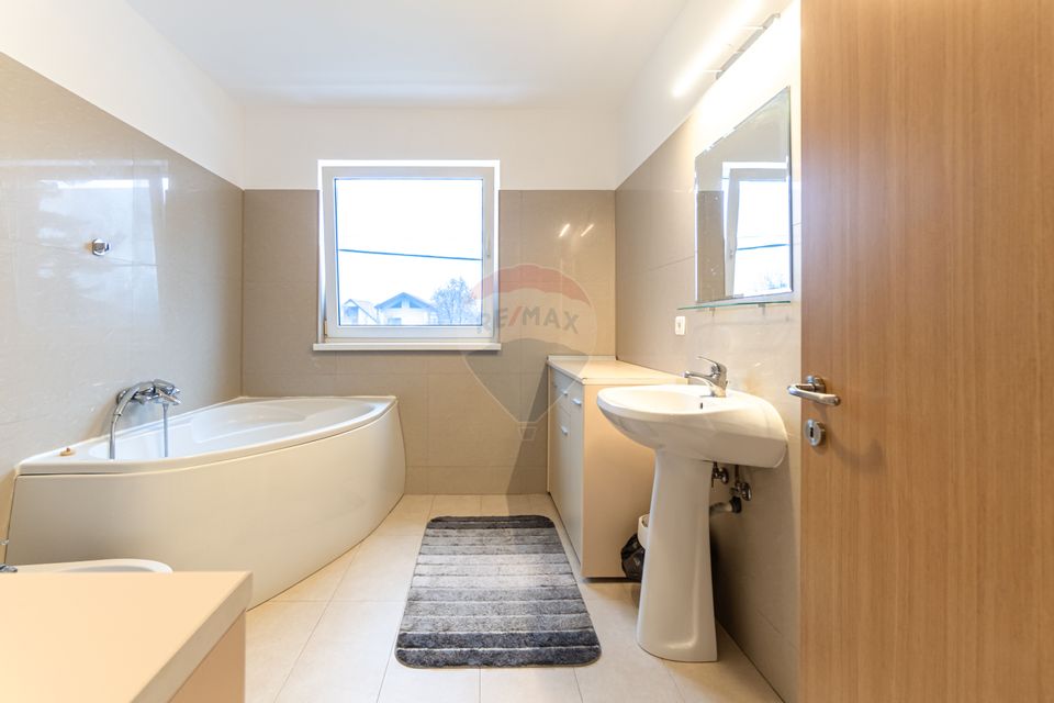 Apartament cu 6 camere de închiriat în zona Nouă – spațiu generos