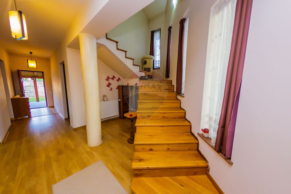 5 room House / Villa for sale, Vest area