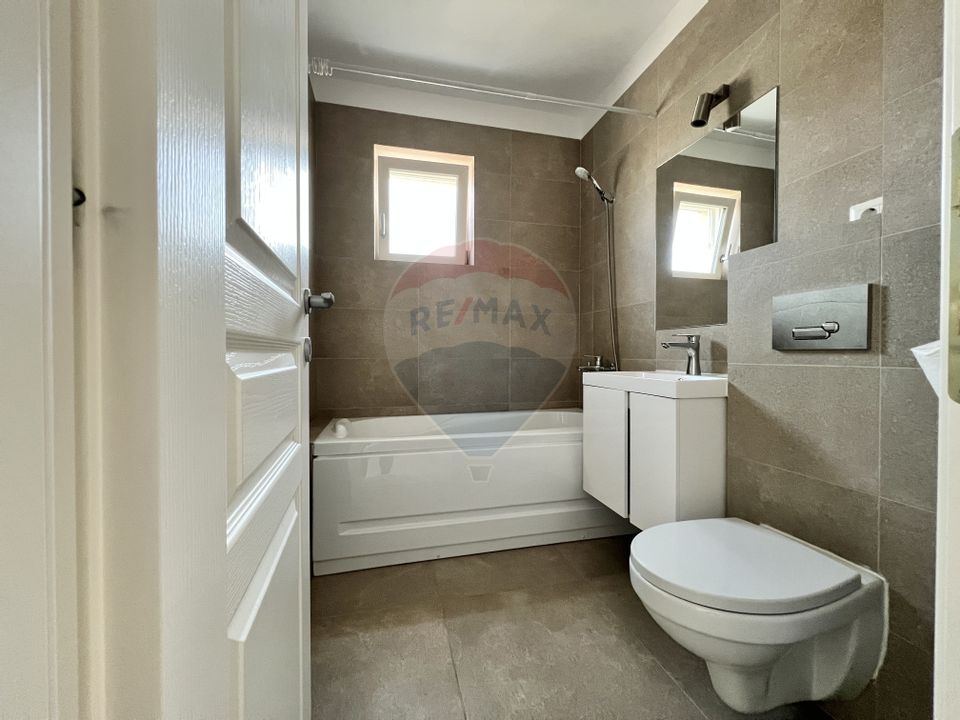 3 camere decomandat, bloc nou. Terasă 8.8 mp  Mobilat & loc de parcare