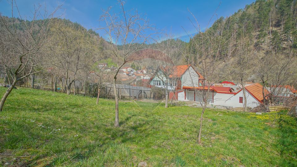 Casa renovată, cu garaj si teren de 679 mp, Scheii Brașovului