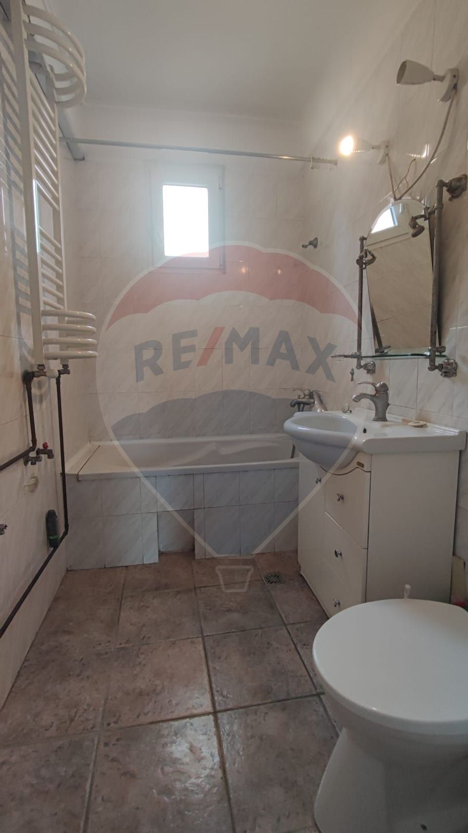 Apartament 3 camere de vanzare Bdul. Dacia vis-a-vis Scoala Dacia