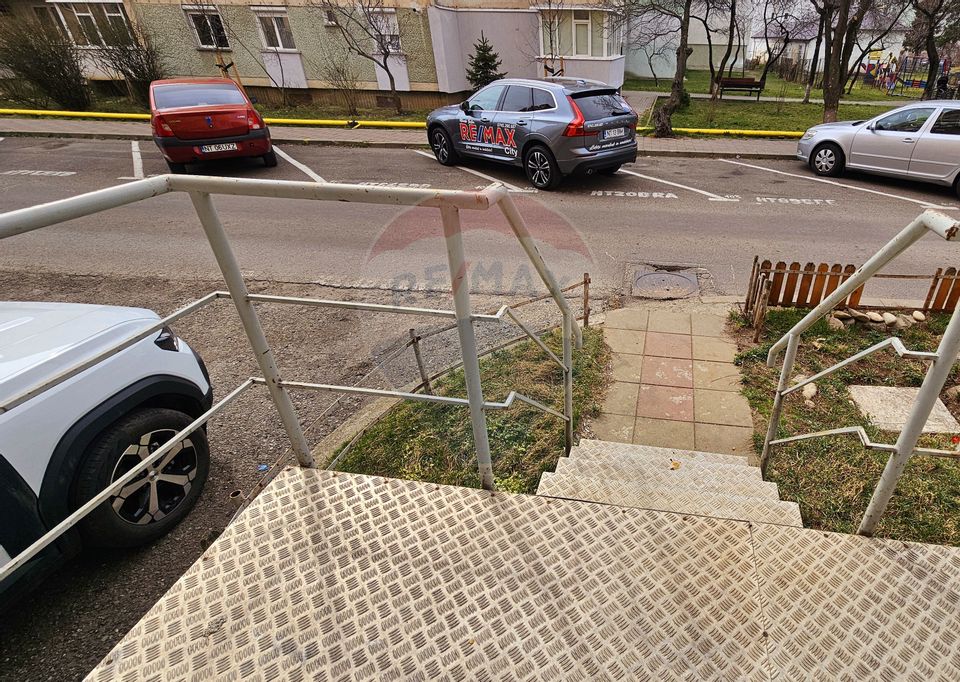 80sq.m Commercial Space for sale, Maratei area