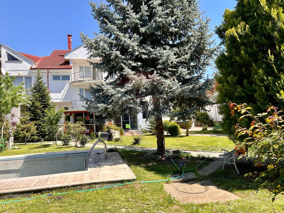 Casă / Vilă cu 16 camere de vânzare în zona Central