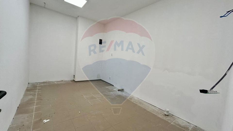 76.72sq.m Commercial Space for rent