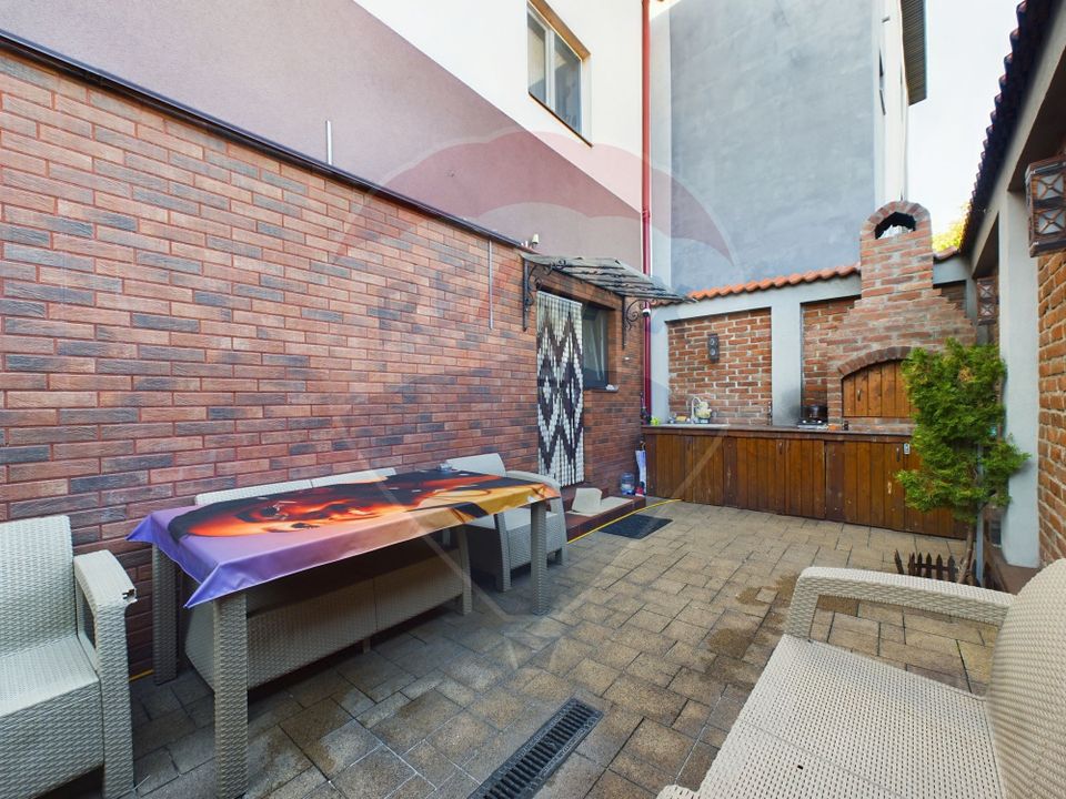 Casă / Vilă 5 camere + Mansarda Foarte Spatioasa