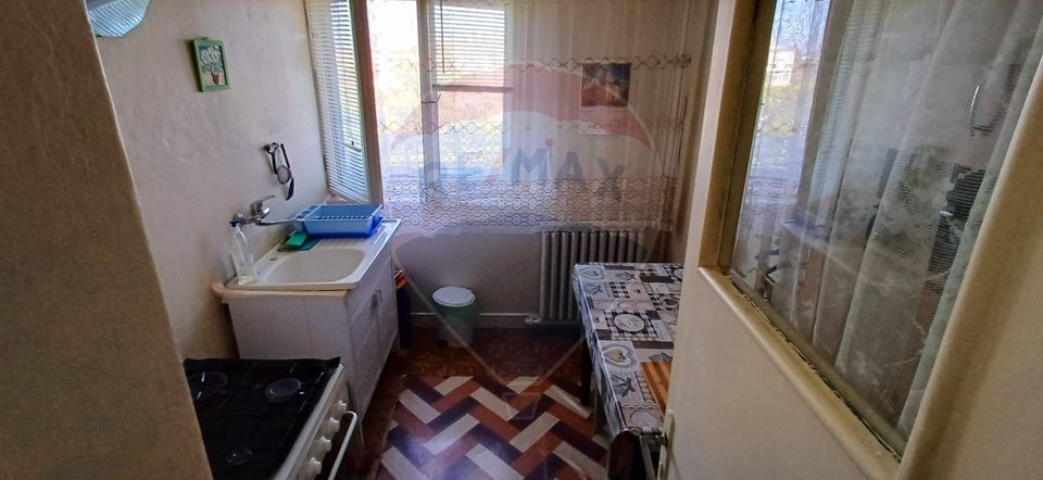 Apartament, 2 camere  decomandate de vânzare  in zona 9 Mai