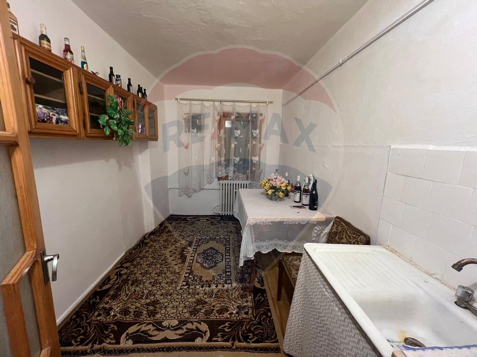 Apartament cu 4 camere de vânzare în zona Sud-Est