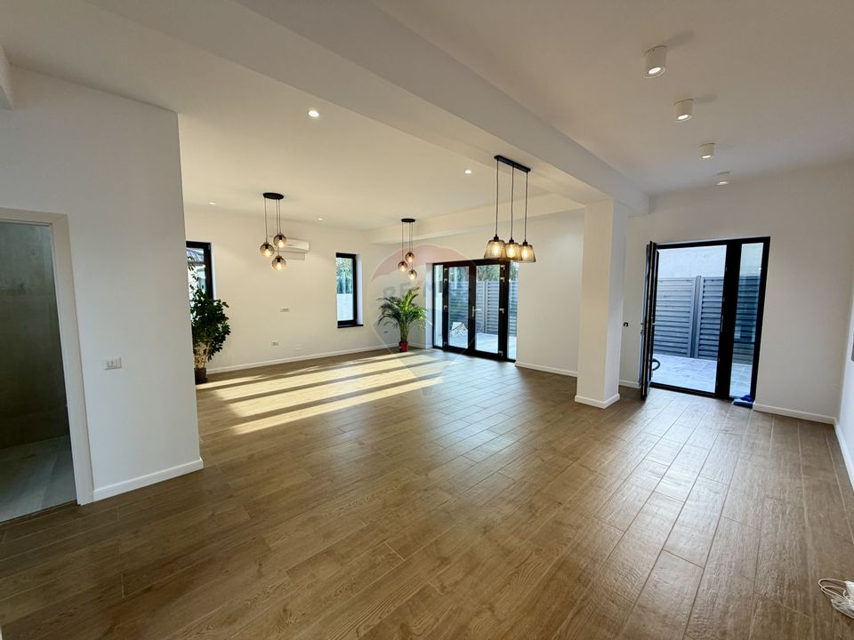 Casă / Vilă cu 4 camere de vânzare în zona Nord