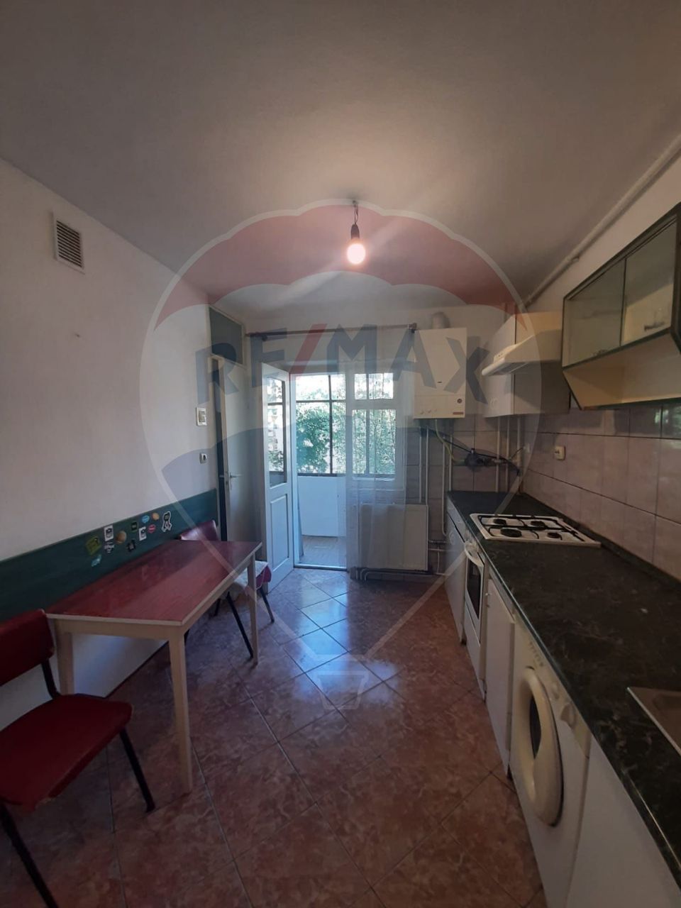 Apartament cu 2 camere decomandat - pe Calea Floresti