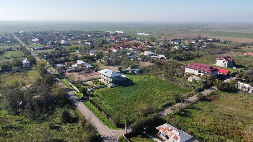 Casă / Vilă cu teren Calineii Noi