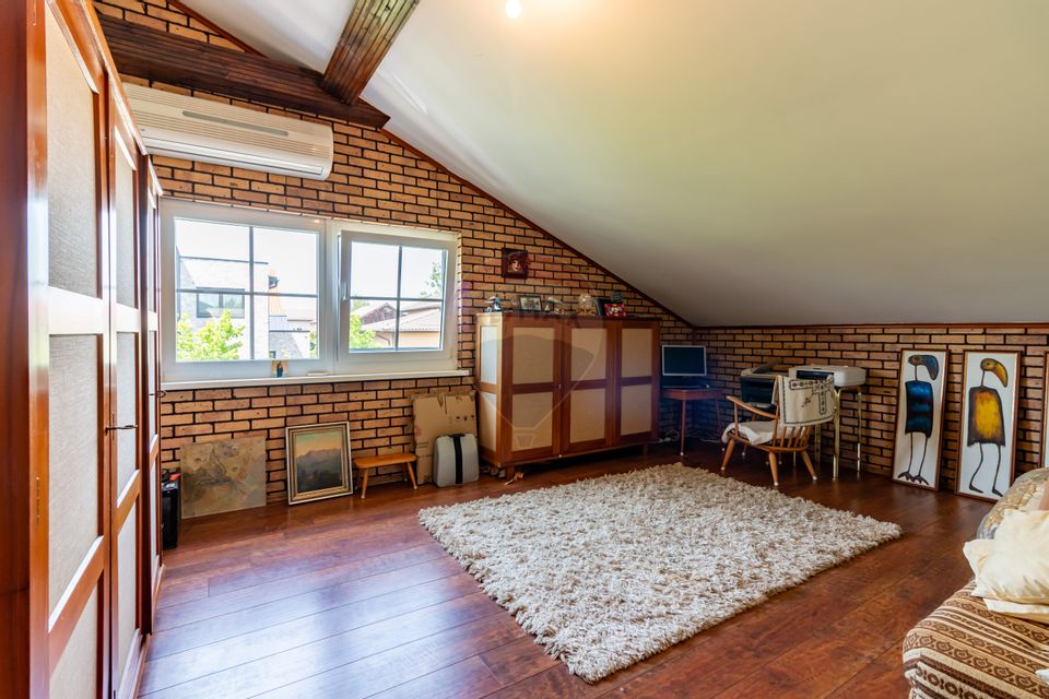 8 room House / Villa for sale