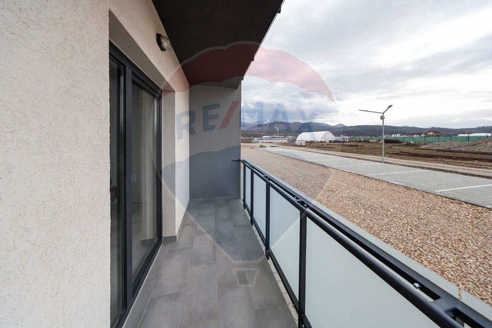 Apartament nou, modern, curte proprie si terasa