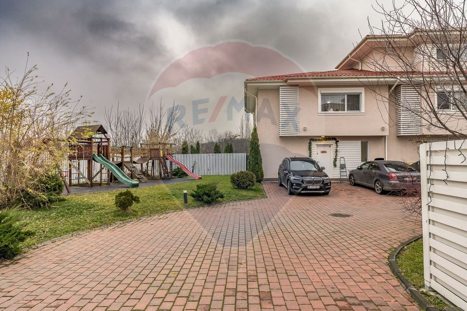 Vila in complex rezidential, multiple locuri joaca & piscina