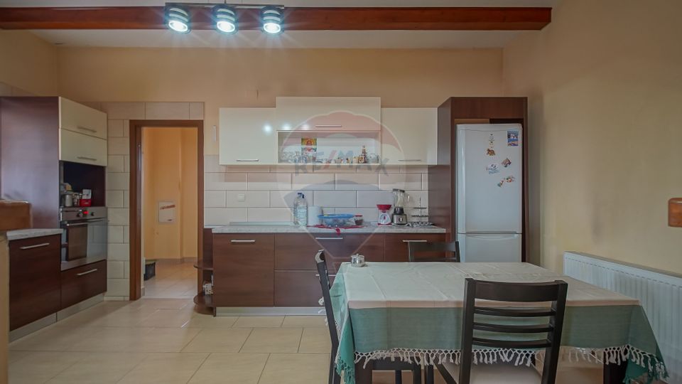 Casă cu 7 camere de vânzare Sanpetru | COMISION 0%