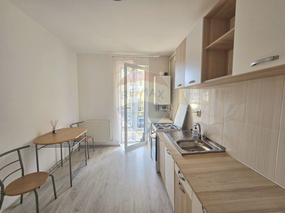 Apartament cu o camera de vânzare si loc de parcare, Floresti