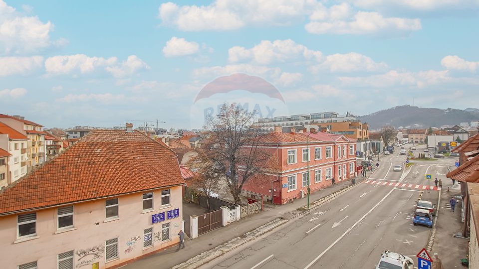 Apartament confortabil, 2 camere de închiriat, locație centrală