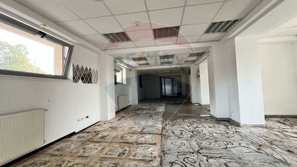 106.2sq.m Commercial Space for rent, Central area