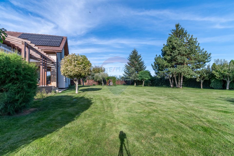 Proprietate exclusivista de vanzare: 2 case | 9 camere | 2000 mp teren