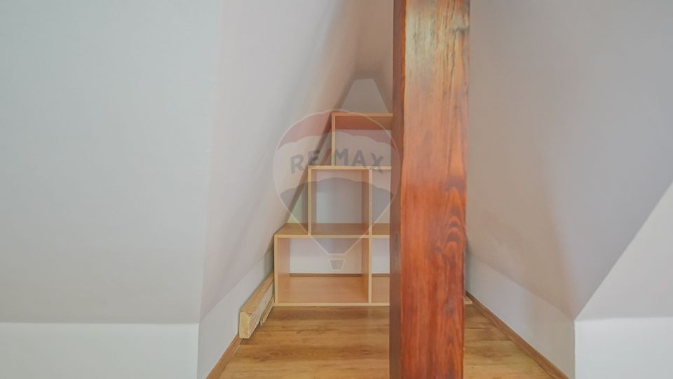 Apartament 3 camere pe două niveluri, cu parcare, Cartierul Toamnei