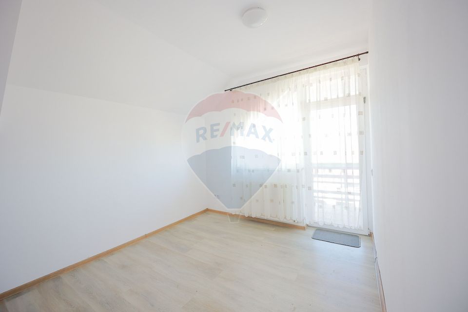 Casă cu 5 camere de vânzare în zona Episcopia Bihorului