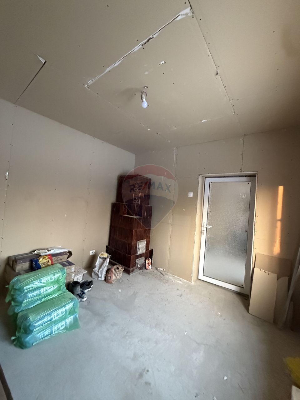 Casă cu teren generos de 1.179 mp, Fierbinți, Târg