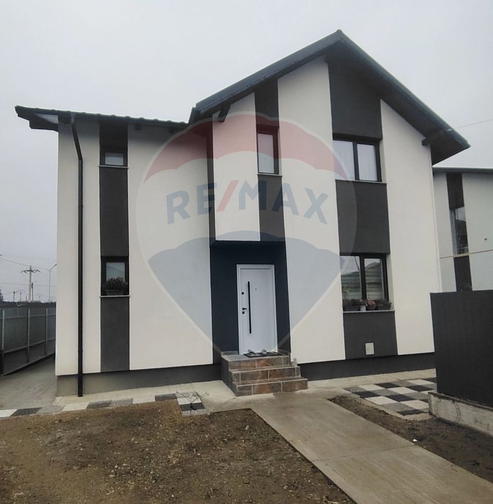 4 room House / Villa for sale
