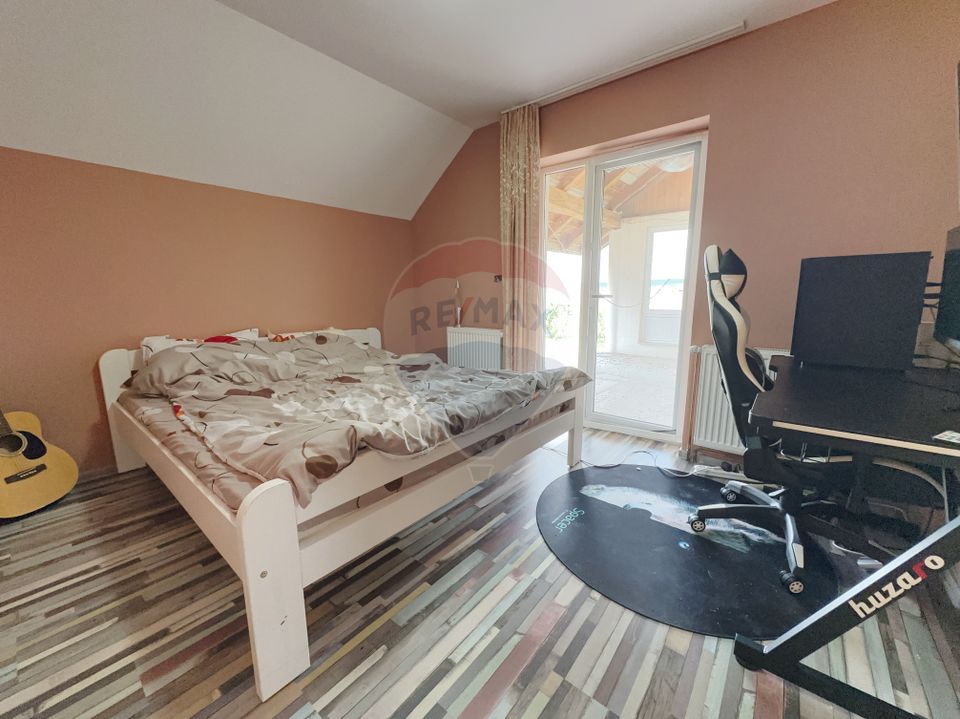 "House / Villa for sale located in Recaș, 195 sqm (built area)"