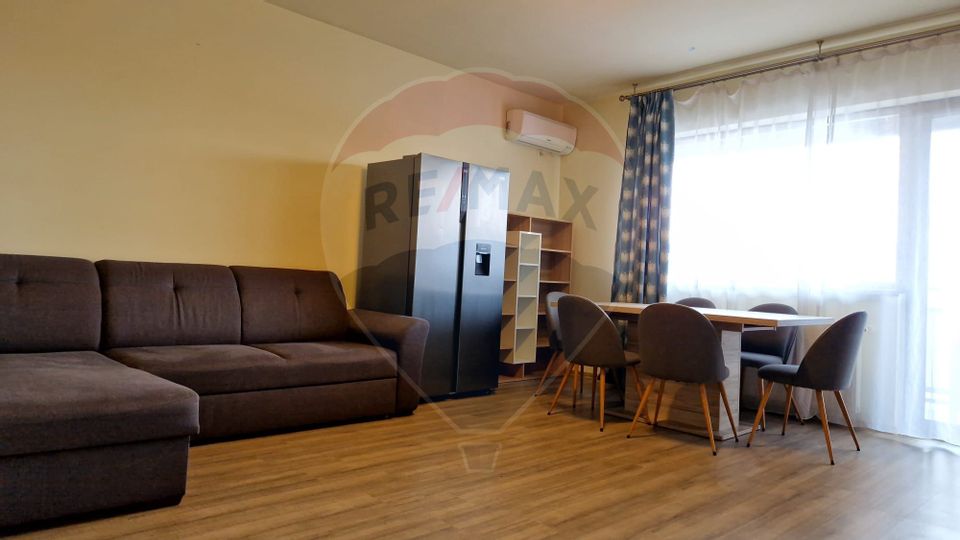 Apartament cu 3 camere de închiriat