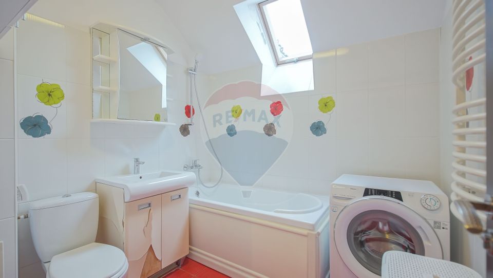 Apartament cu 3 camere de vânzare în zona Florilor