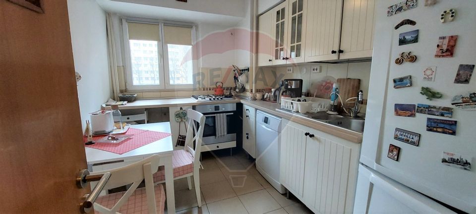 Apartament cu 3 camere de închiriat în zona Colentina