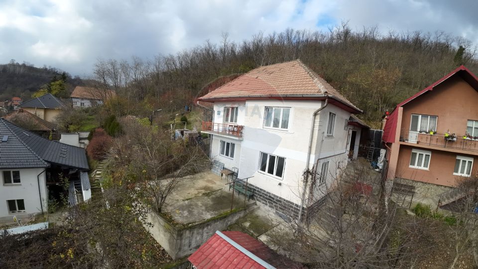 Casă / Vilă cu 5 camere de vânzare în zona Exterior Sud