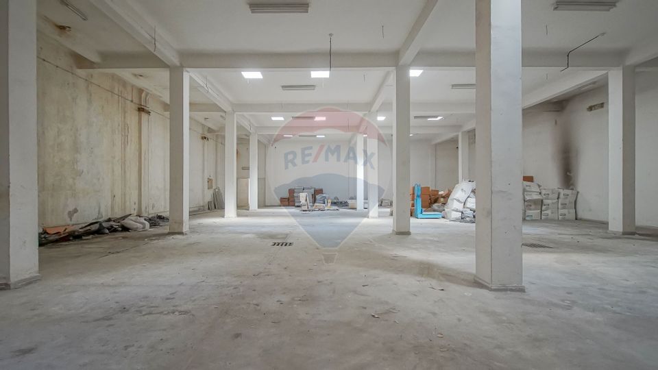 Spațiu comercial de 2,491mp de vânzare în zona Bartolomeu