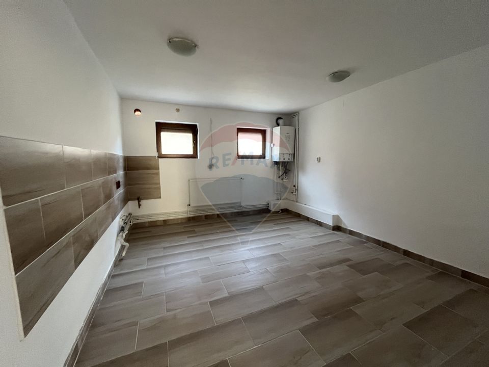 Casă cu 6 camere de vânzare în Pitești